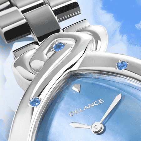 Ashta Laxmi : Montre en acier série de 7 saphirs, cadran nacre bleue, aiguilles nickelées, cabochon en acier avec saphir, bracelet en maillons d'acier.