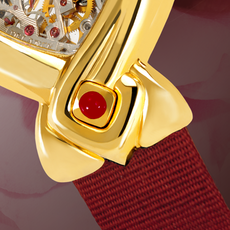 Dentelle in gold : Montre mécanique en or (mouvement piquet), aiguilles dorées, cabochon en or avec un rubis, bracelet en satin rouge