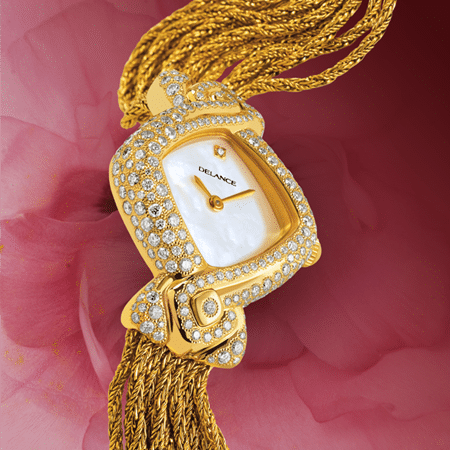 Eclat de rire : Montre de luxe en or sertie de 242 diamants, cadran nacre blanche, aiguilles dorées, cabochon en or avec un diamant à 6h, bracelet en brins d'or