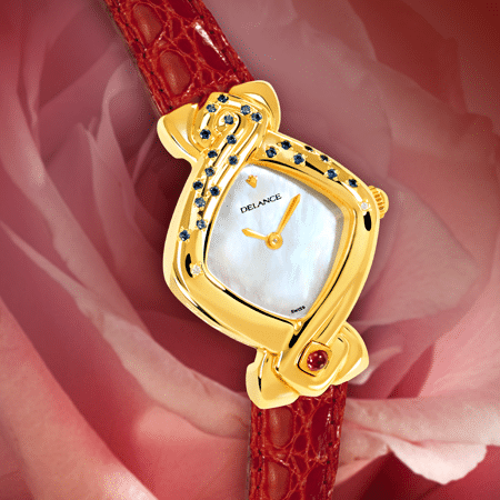 Micheline : anniversaire montre en or sertie de 2 diamants et 22 saphirs, cadran nacre blanche, aiguilles dorées, cabochon en or avec un rubis, bracelet en alligator rouge vin