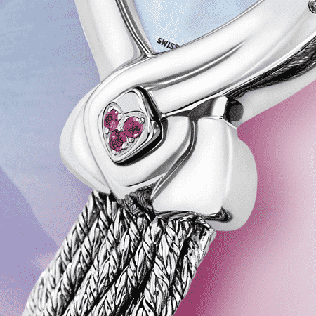 Miwa acier : Montre en acier gravée à la main d'une branche de cerisier, cadran nacre blanche ou rose, aiguilles nickelées, cabochon en acier avec 3 saphirs roses à 6h, bracelet en brins d'argent