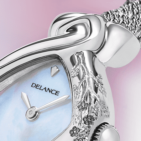 Miwa acier : Montre en acier gravée à la main d'une branche de cerisier, cadran nacre blanche ou rose, aiguilles nickelées, cabochon en acier avec 3 saphirs roses à 6h, bracelet en brins d'argent