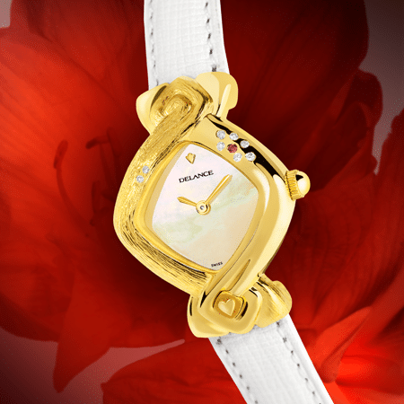 Paloma : Montre en or gravée et sertie de 8 diamants et un rubis, cadran nacre blanche, aiguilles dorées, cabochon en or en forme de cœur gravé à 6h, bracelet en cuir grené blanc