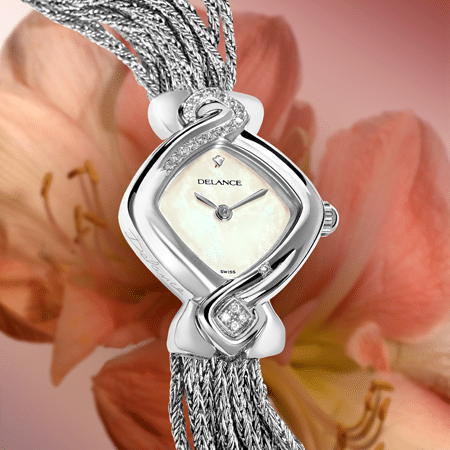 Cette montre DELANCE" Réalisation", symbole du talent et de l’énergie créative féminine a été réalisée pour Madame Denise Filiatrault, lauréate du prix Réalisations 2006, attribué par le RFAQ, Réseau des Femmes d'Affaires du Québec. Née un 16 mai, sa couleur est le blanc, sa pierre le diamant, son chiffre le 4. Sa montre DELANCE, bijoux symbolique, lui rappelle à chaque instant que sa contribution artistique est reconnue par tous.