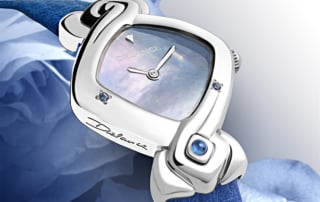 For a mother. This delicate creation charms the wearer by its purity and simplicity. The DELANCE “Kate” honors Catherine, the Duchesse of Cambridge. You can create a personal Delance watch with a precious stone at the hour of your birth for your mother.